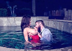 Petal reccomend hot tub couple