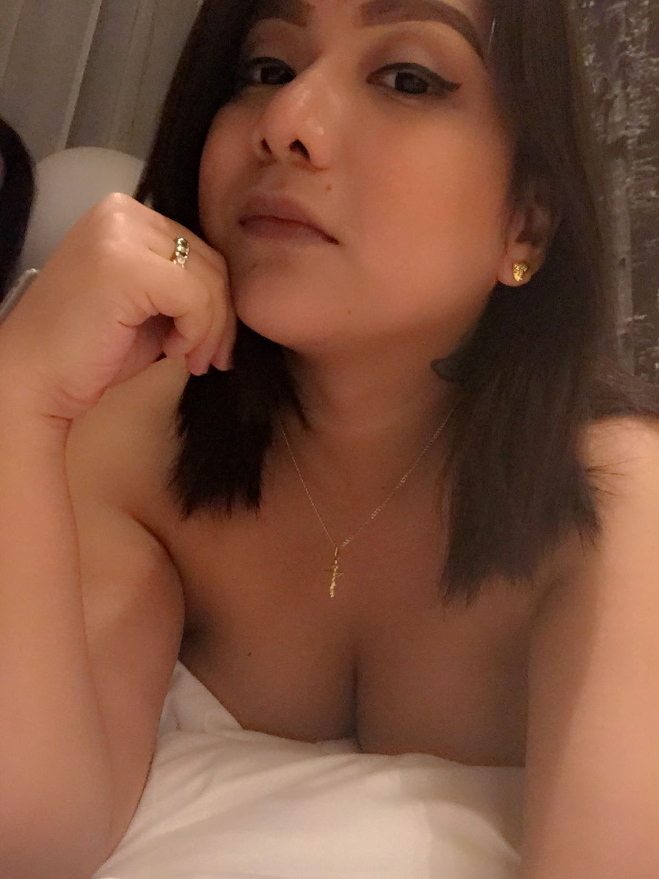 Play with escort girl singapore