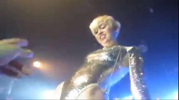 Miley Cyrus Allows Fans to Touch Her Vagina,Breast & Butthole During Show.