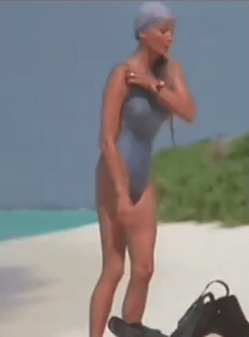 Lolli reccomend Wife naked on beach gif
